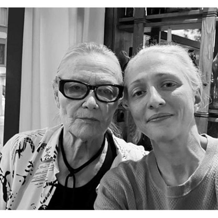 cvetana-maneva-i-martina-apostolova-v-24-chasa_700x700_crop_478b24840a