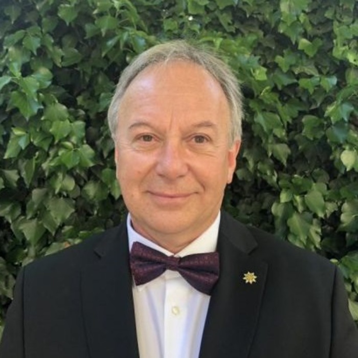 asen-avramov-v-azbuki_700x700_crop_478b24840a