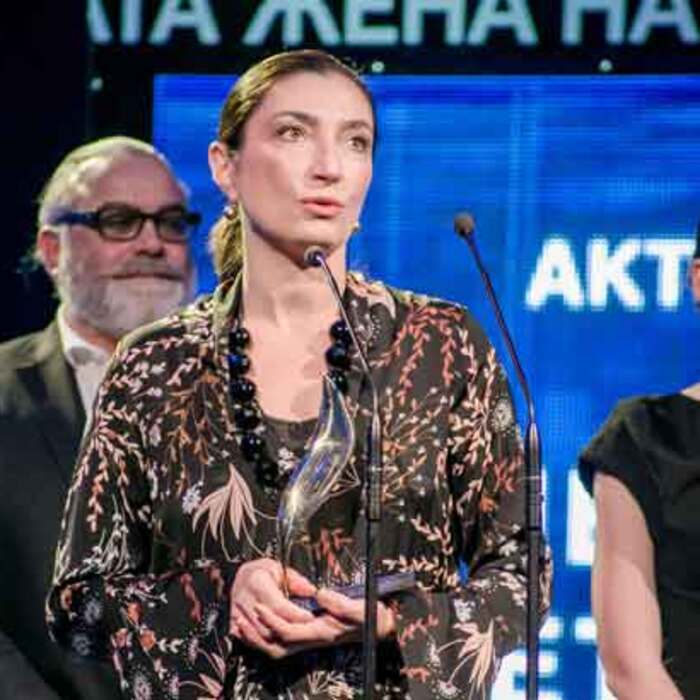 woman_700x700_crop_478b24840a