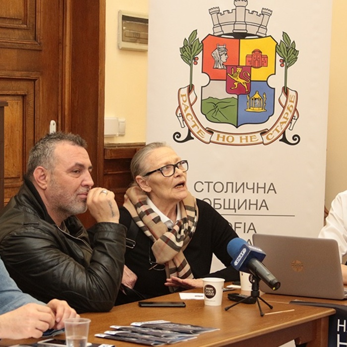 nbkm-cv-maneva_700x700_crop_478b24840a