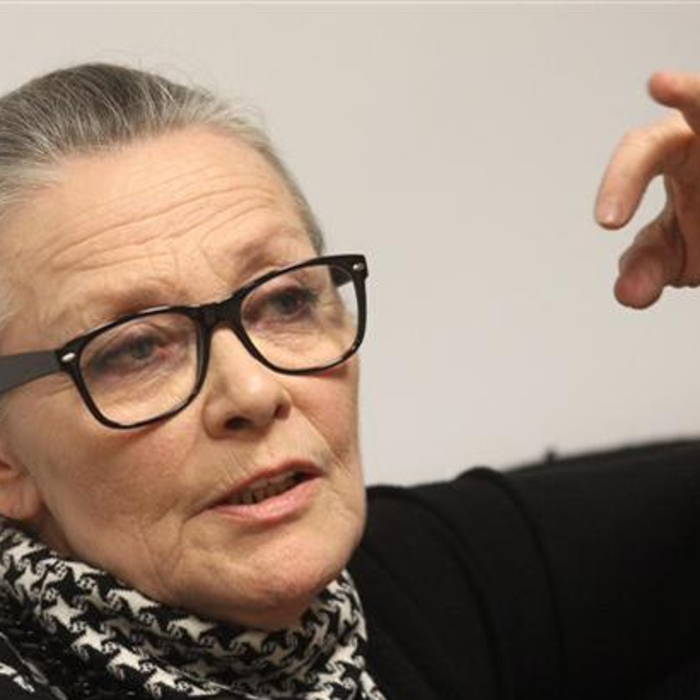 cvetana-maneva-plostad-slavejkov_700x700_crop_478b24840a