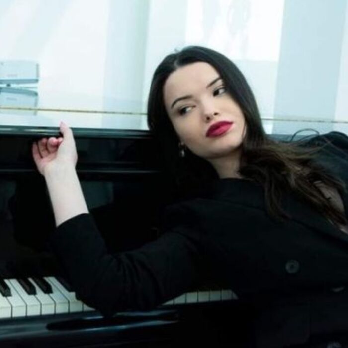 tamara-angelovska-kafene-bg_700x700_crop_478b24840a