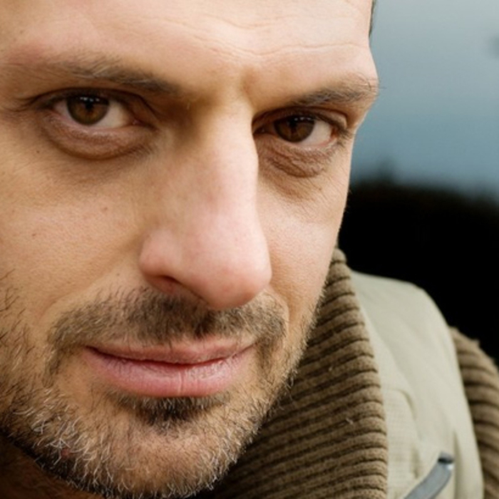 velislav-pavlov-az-cheta_700x700_crop_478b24840a