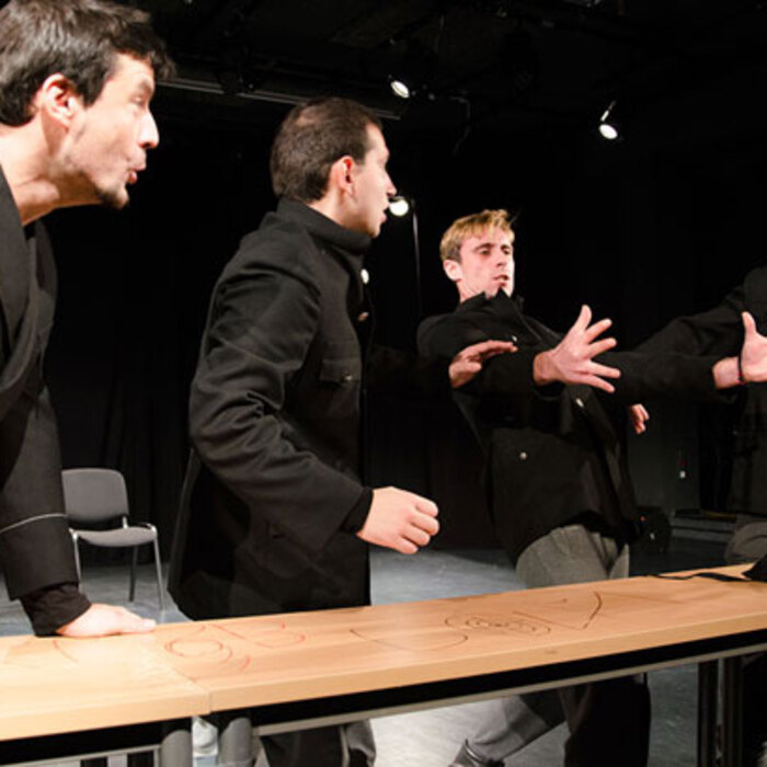 neshto-me-grize-teatralna-sovalka-nbu_700x700_crop_478b24840a