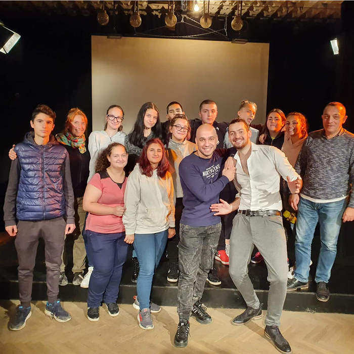 76682380-697951707364335-8733526893577371648-n_700x700_crop_478b24840a