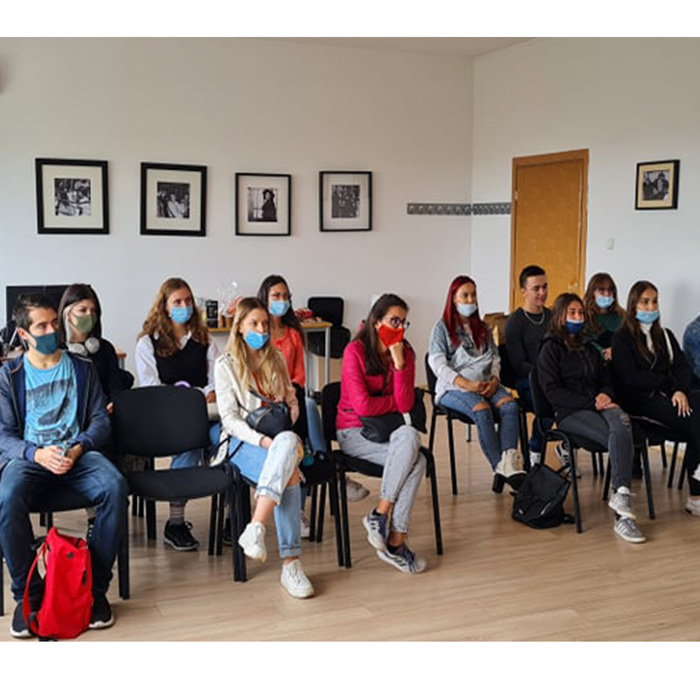 theater1_700x700_crop_478b24840a