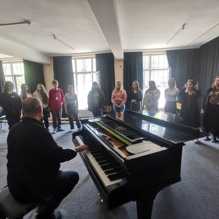 342592280-1208475509832003-628072080254180866-anonymous_700x700_crop_478b24840a