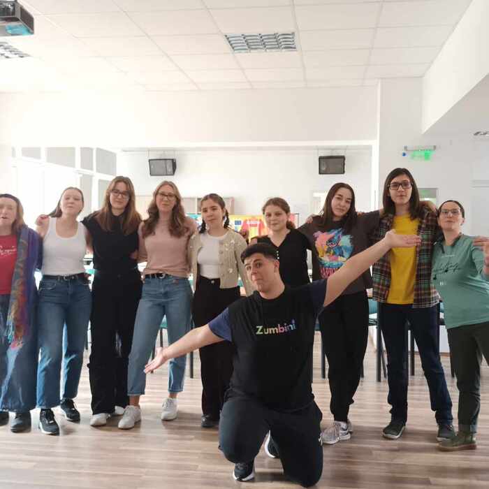 teatar_700x700_crop_478b24840a