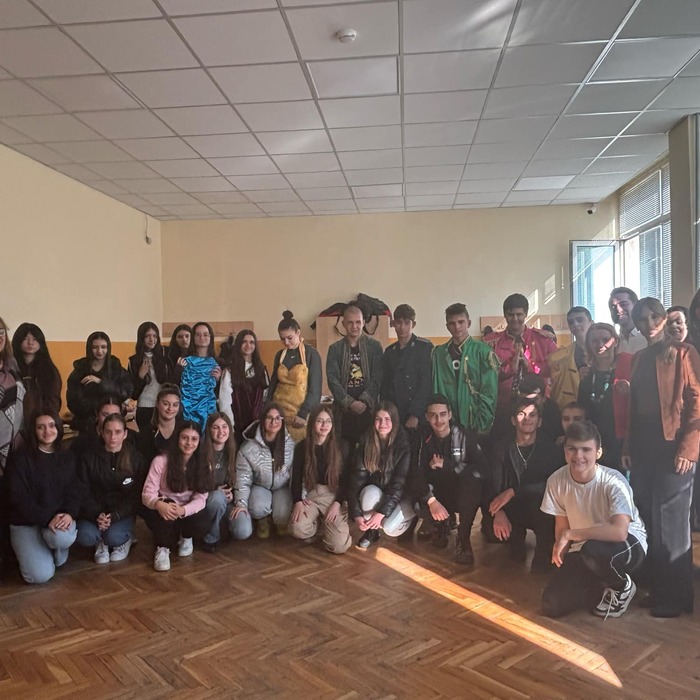 teatar_700x700_crop_478b24840a