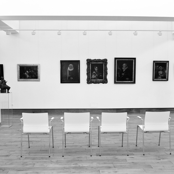 img7bw_700x700_crop_478b24840a